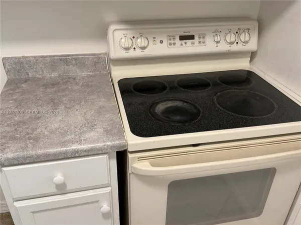 $1,475 | 8100 Sunrise Lakes Boulevard, Unit 108, Sunrise, FL 33322