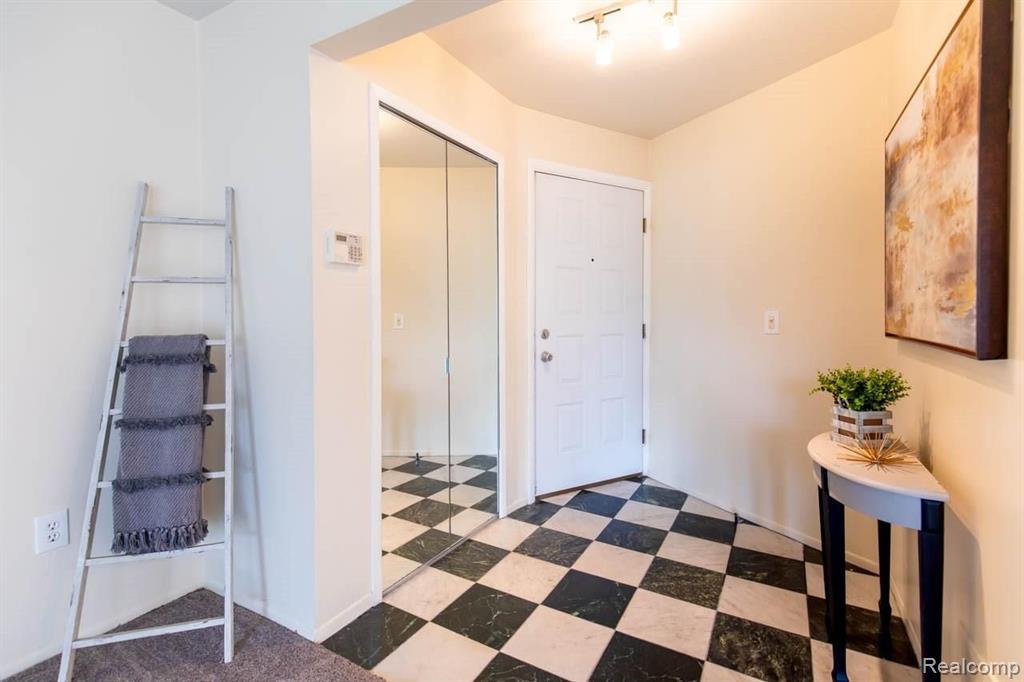 27334 Evergreen Road, Unit 21 Lathrup Village, MI 48076 - Photo 4 of 20