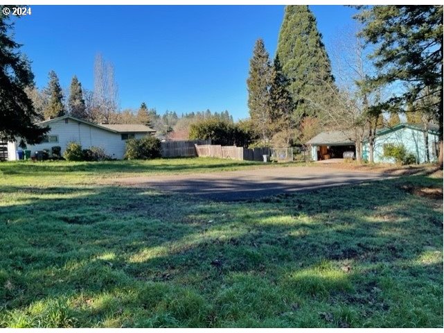 3936 Hilyard Street Eugene, OR 97405 - Photo 2 of 5