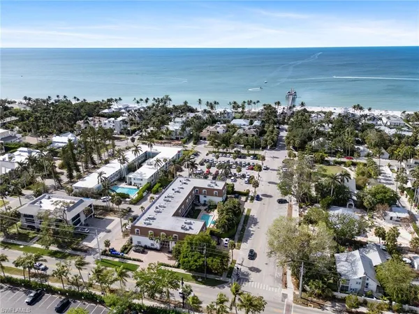 $994,000 | 1222 Gordon Drive, Unit 2, Naples, FL 34102