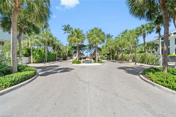$994,000 | 1222 Gordon Drive, Unit 2, Naples, FL 34102