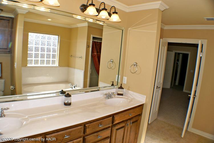 19251 Saddleback Road Amarillo, TX 79119 - Photo 10 of 11 Master Bath