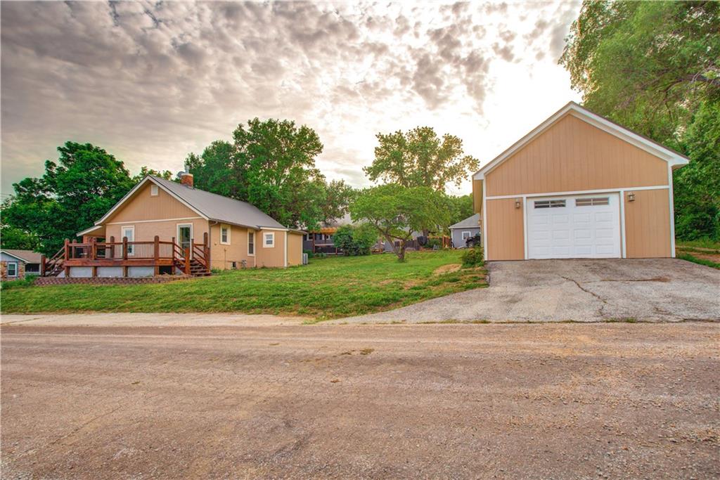 300 West 3rd Street Freeman, MO 64746 - Photo 4 of 32