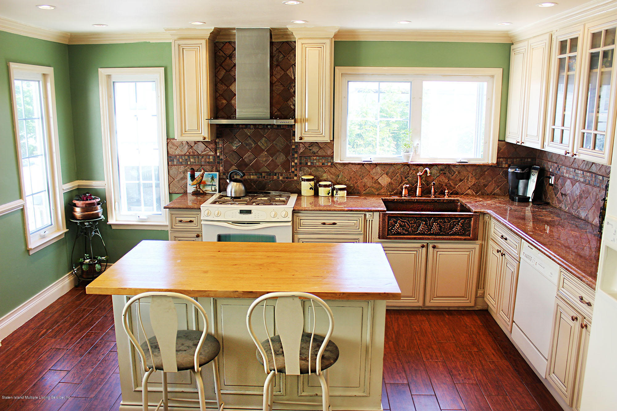 127 Green Valley Road Staten Island, NY 10312 - Photo 4 of 54 IMG_2255