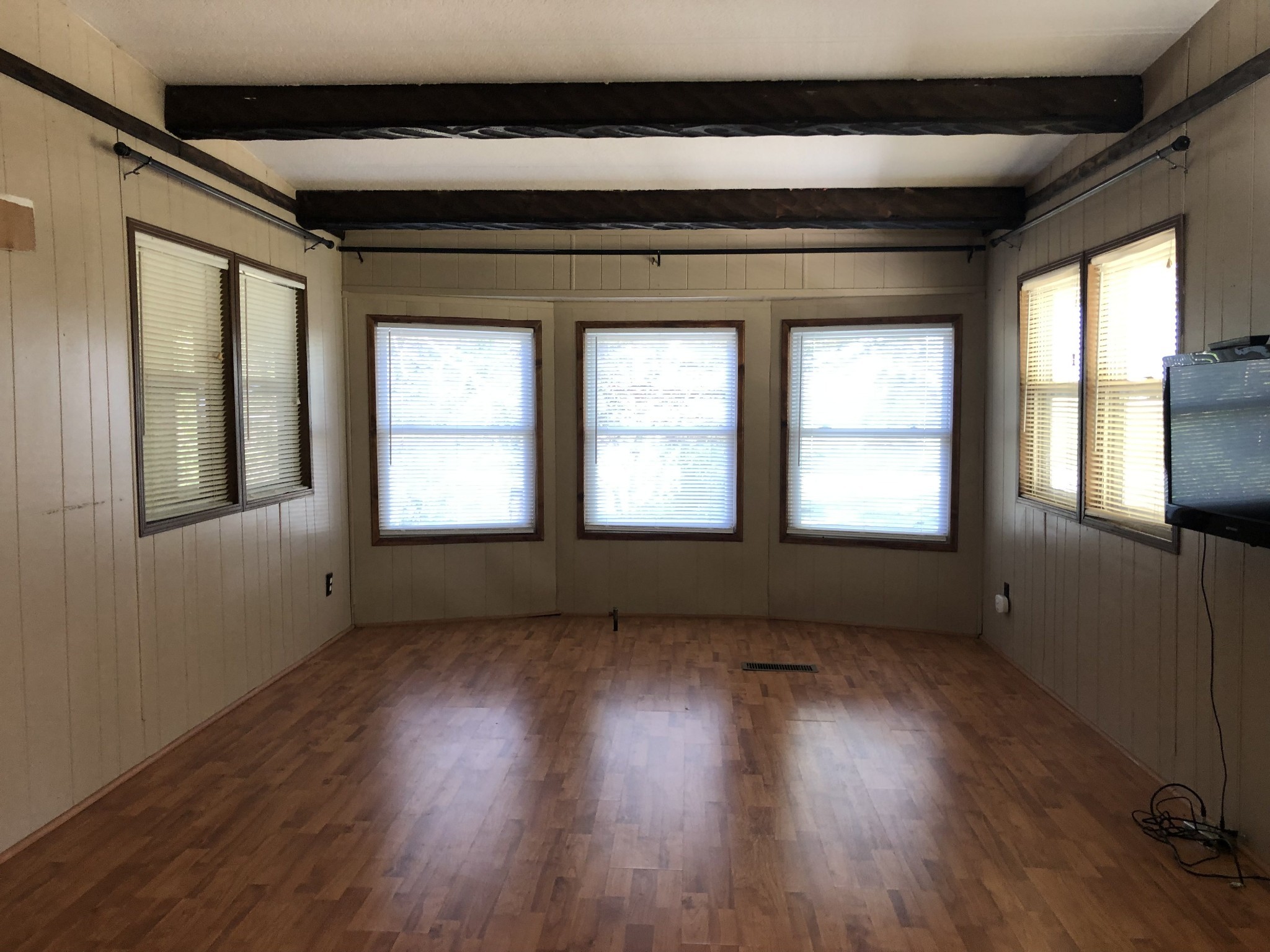 1250 Montgomery County Line Road Cunningham, TN 37052 - Photo 4 of 11 Gallery Image 4