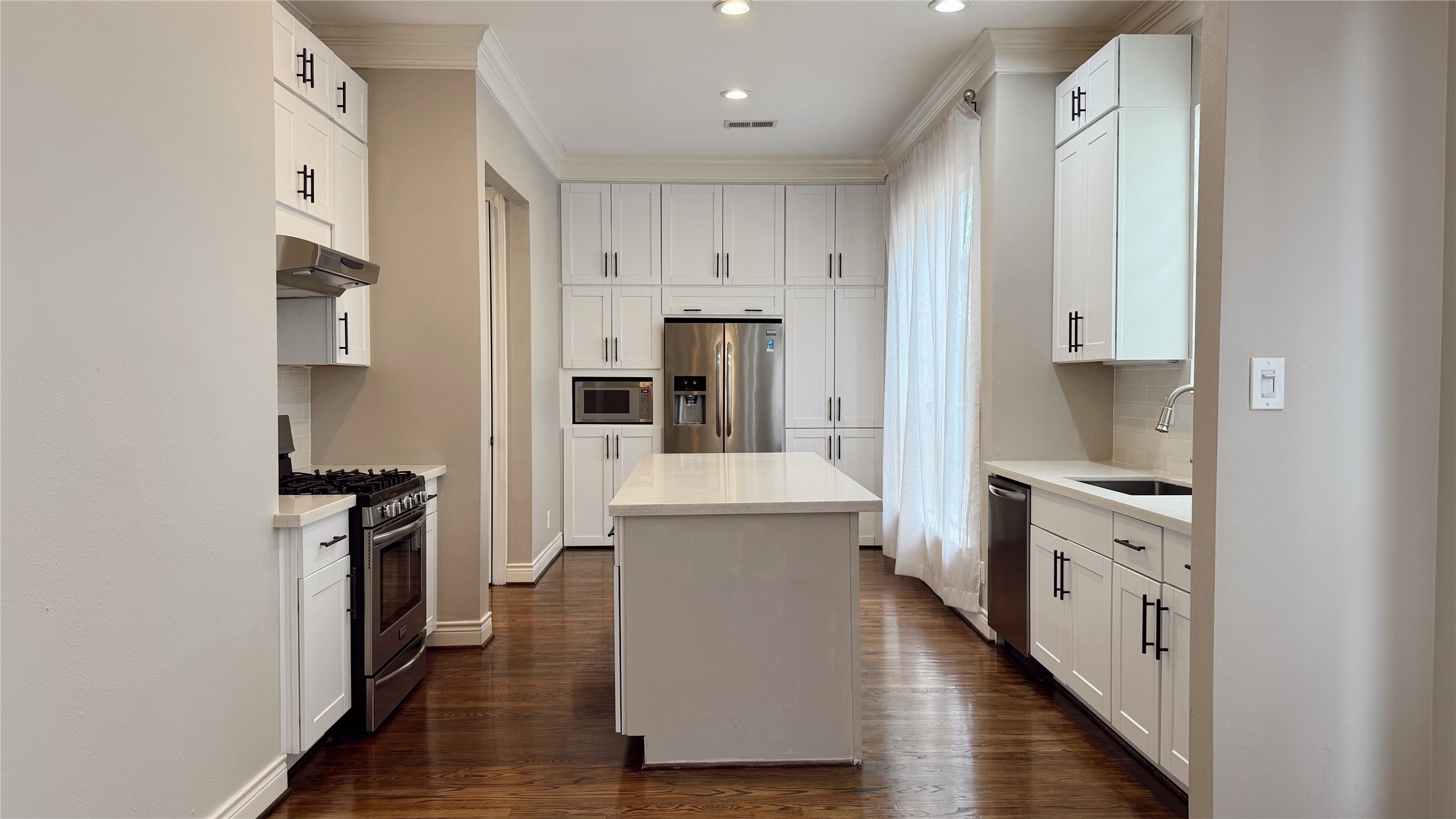 1107 Marconi Street, Unit B Houston, TX 77019 - Photo 4 of 9