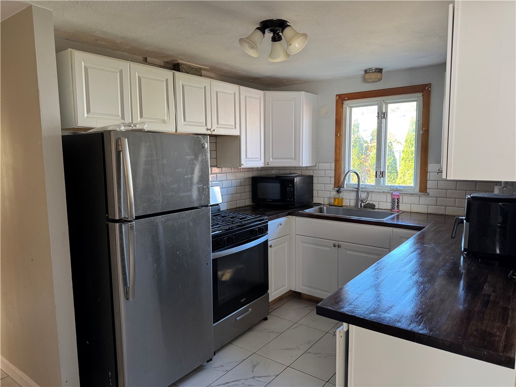 12 Devon Street Providence, RI 02904 - Photo 6 of 13 Kitchen