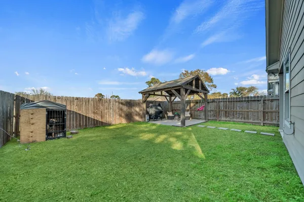 $200,000 | 320 West Live Oak Street, Angleton, TX 77515