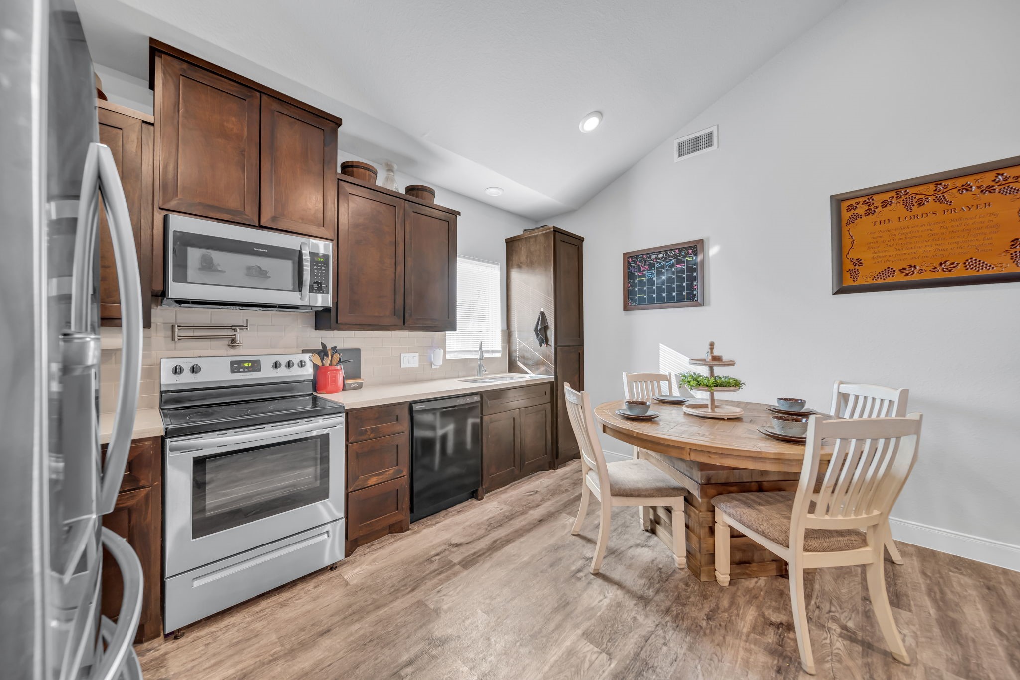 320 West Live Oak Street Angleton, TX 77515 - Photo 8 of 21