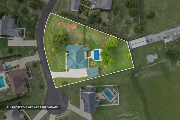 $649,900 | 310 Juliet Drive, Hopkinsville, KY 42240