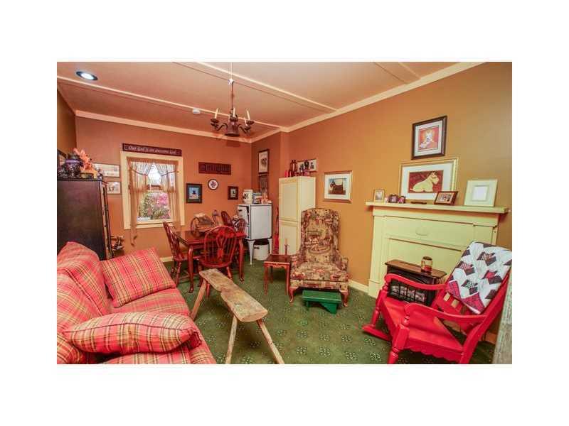 574 Pittsburgh Road Uniontown, PA 15401 - Photo 5 of 17 Family Room.