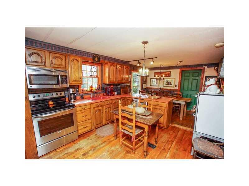 574 Pittsburgh Road Uniontown, PA 15401 - Photo 7 of 17 Kitchen.