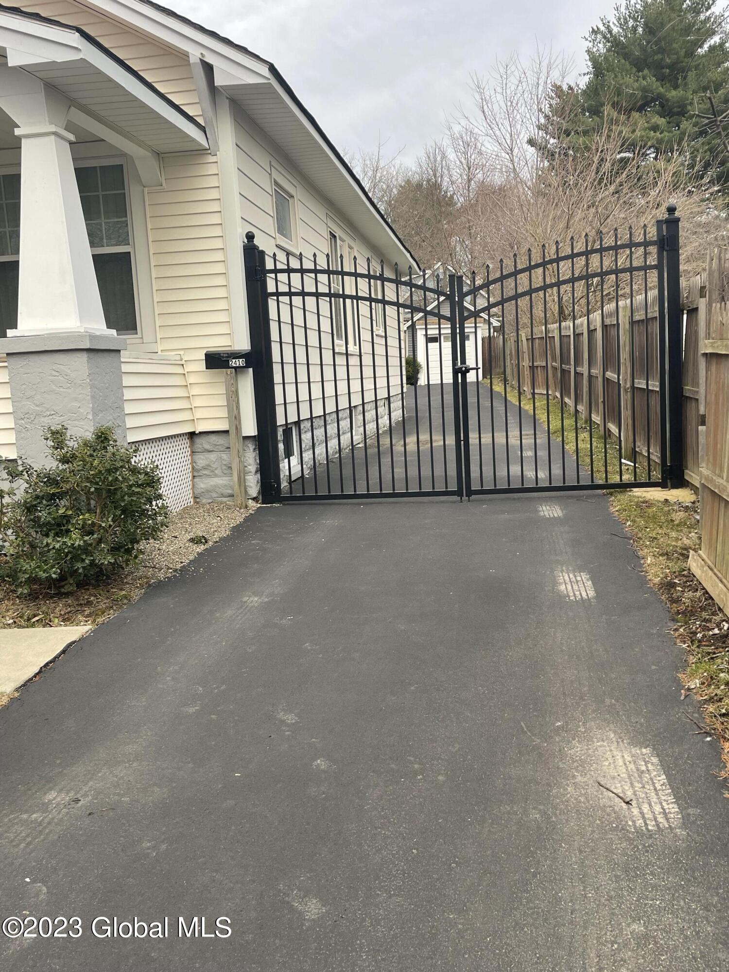 2410 Avenue A Schenectady, NY 12308 - Photo 2 of 18 IMG_3883