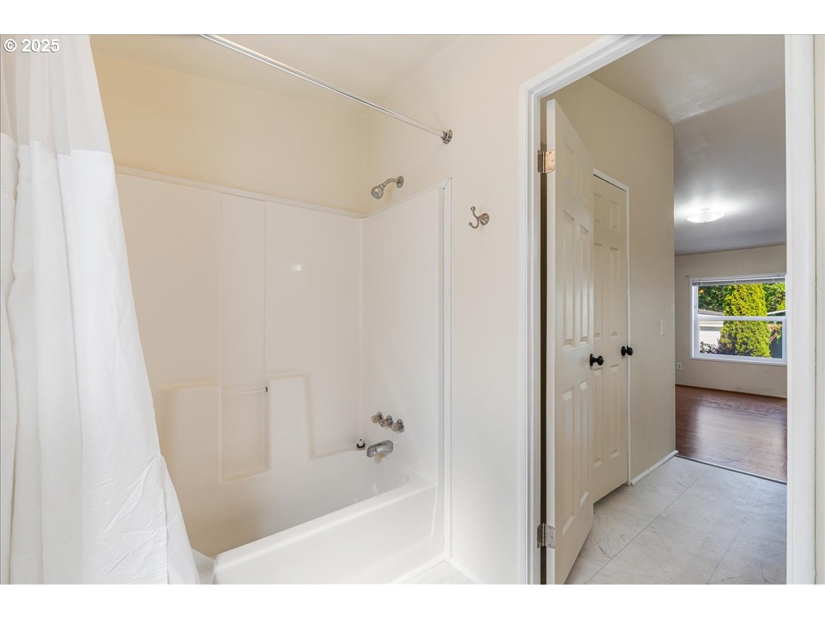 1819 Southeast Orient Drive, Unit 1 Gresham, OR 97080 - Photo 18 of 31 a bathroom with a bathtub