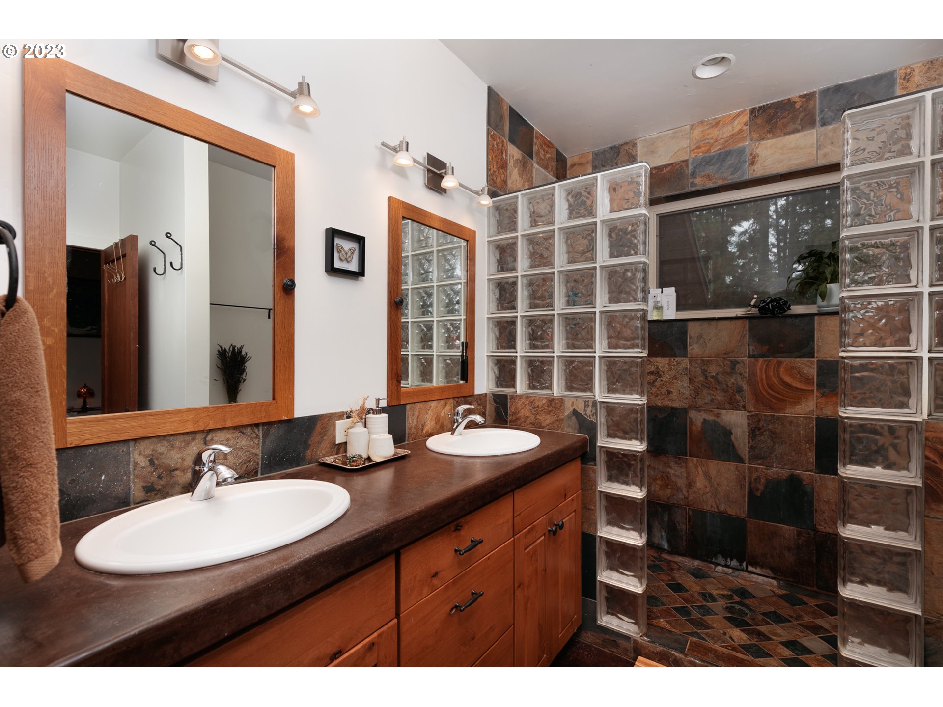 4460 Riverside Drive Hood River, OR 97031 - Photo 24 of 35 Gallery Image 24