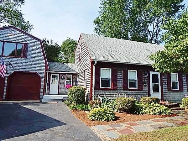 12 Gerard Avenue Freetown, MA 02717 - Photo 5 of 30 a front view of a house