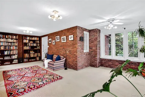 $1,849,000 | 10 Crescent Road, Port Washington, NY 11050