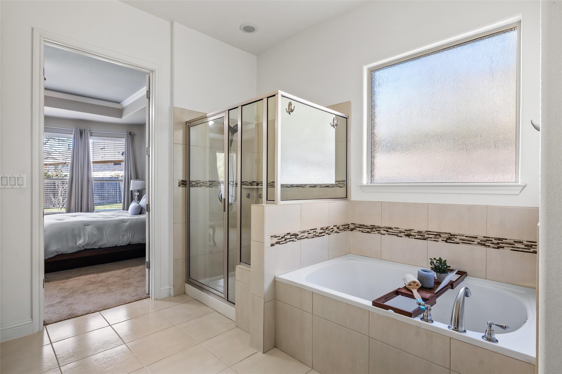 151 Swallowtail Drive Austin, TX 78737 - Photo 16 of 40 a bathroom with a tub a sink and a mirror