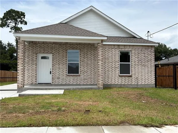 $2,000 | 2220 Riverbend Drive, Violet, LA 70092