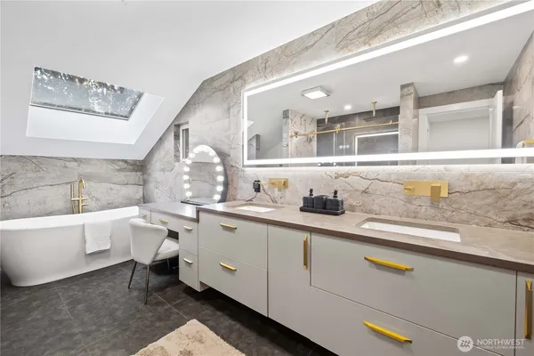 $1,299,999 | 28030 185th Place Southeast, Kent, WA 98042