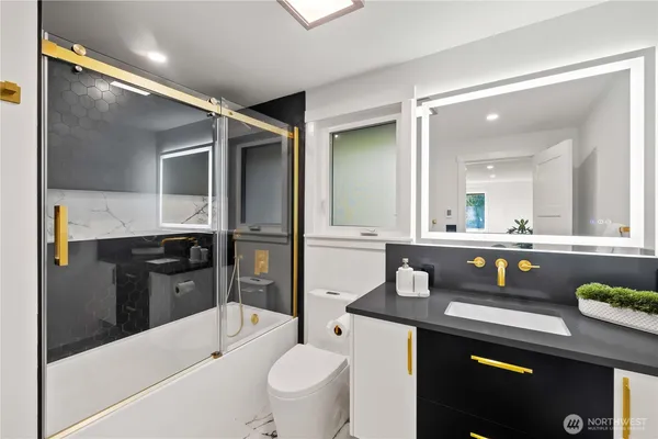 $1,299,999 | 28030 185th Place Southeast, Kent, WA 98042