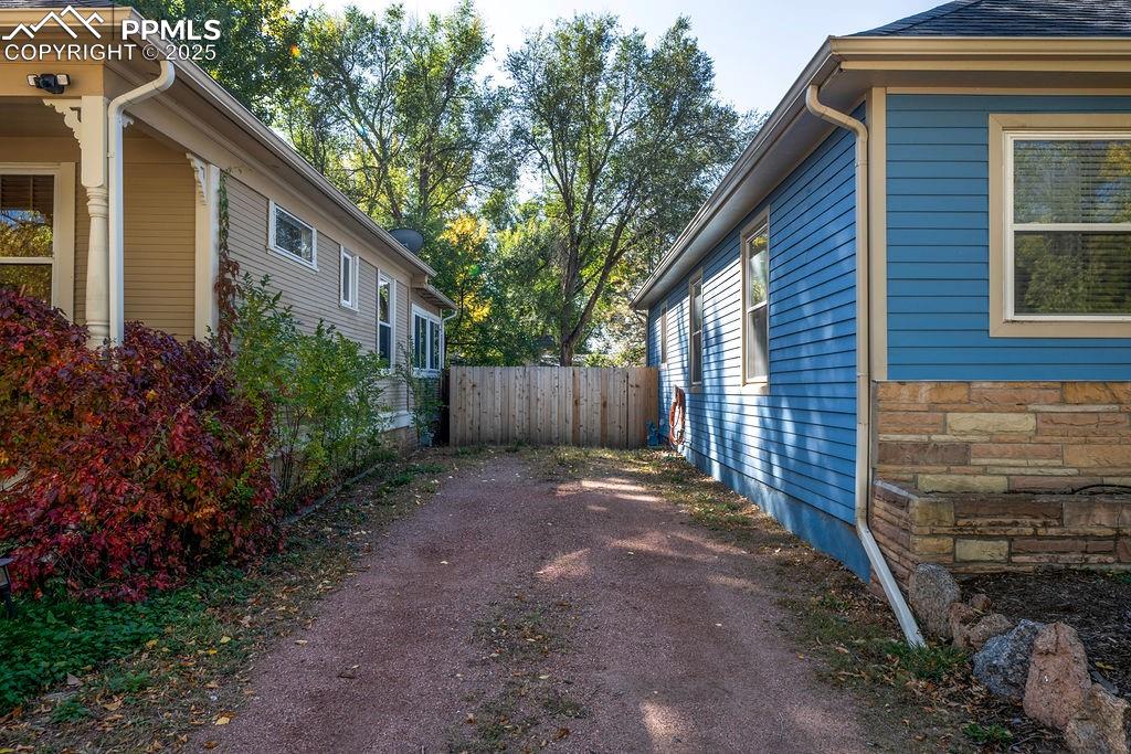 417 East Caramillo Street Colorado Springs, CO 80907 - Photo 3 of 27