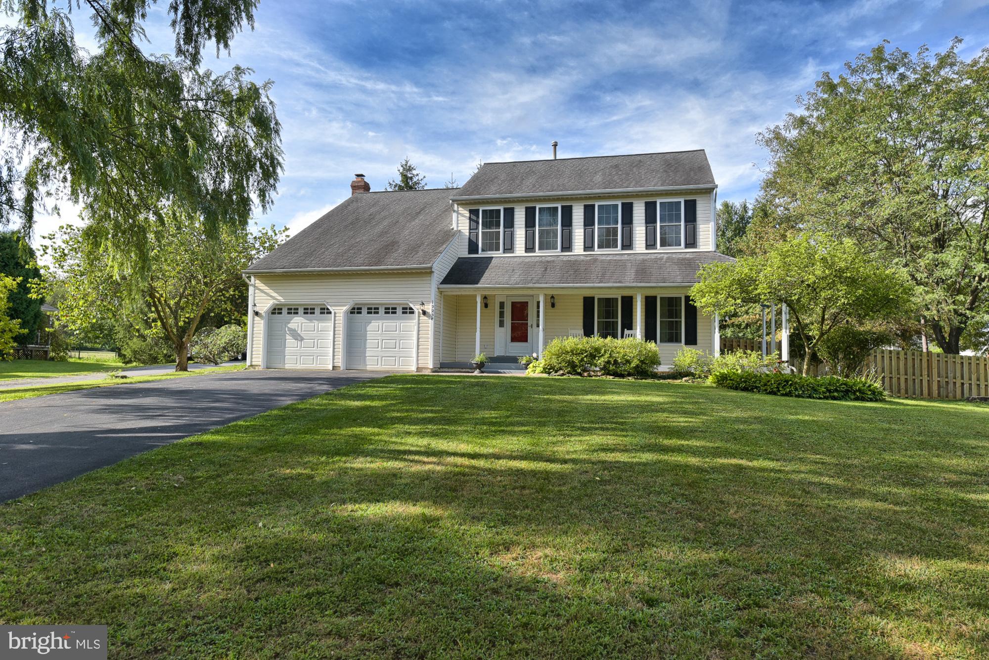 19954 Spurrier Avenue Poolesville, MD 20837 - Photo 2 of 54 Level front yard
