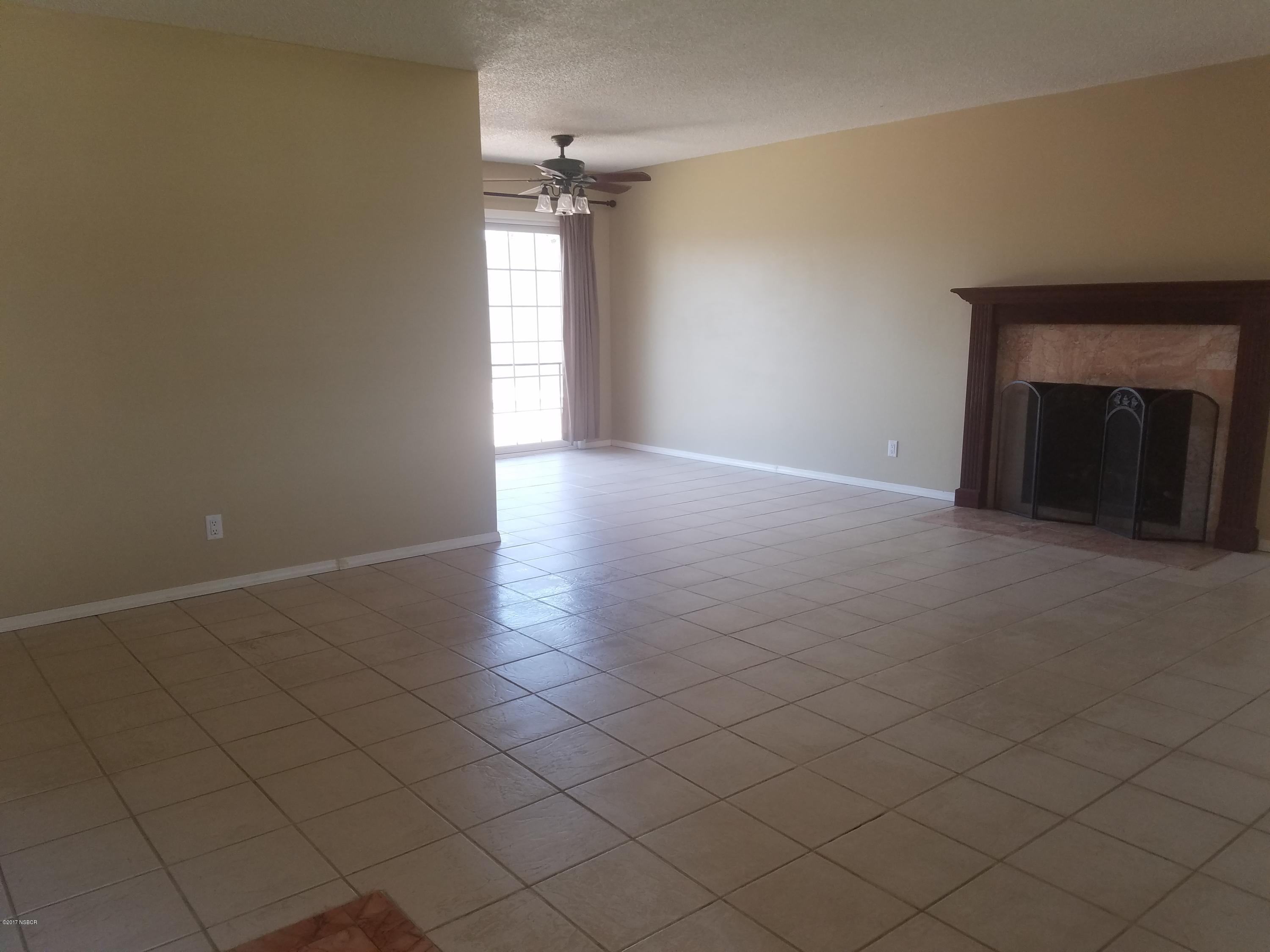 4064 Rigel Avenue Lompoc, CA 93436 - Photo 3 of 28 Entry Living