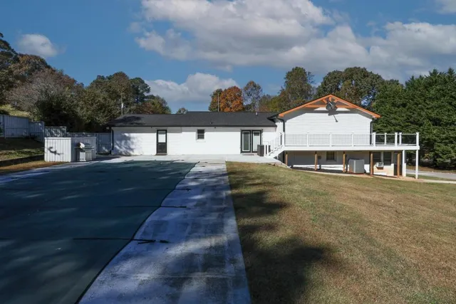 a view of empty room with windows and ceiling fan