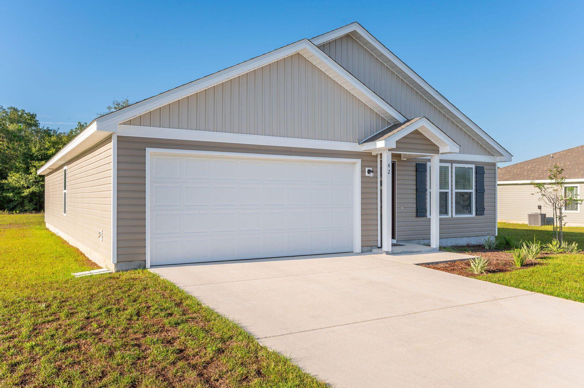 42 Lockwood Way East DeFuniak Springs, FL 32435 - Photo 3 of 38 a front view of house with yard