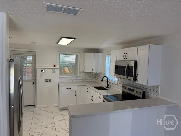 $1,300 | 239 Jenks Street, Savannah, GA 31415