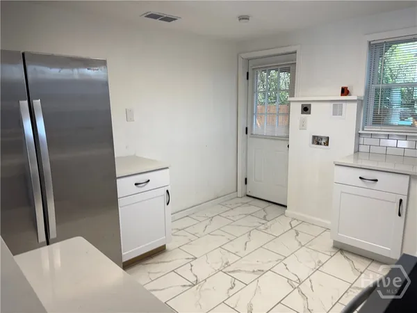 $1,300 | 239 Jenks Street, Savannah, GA 31415