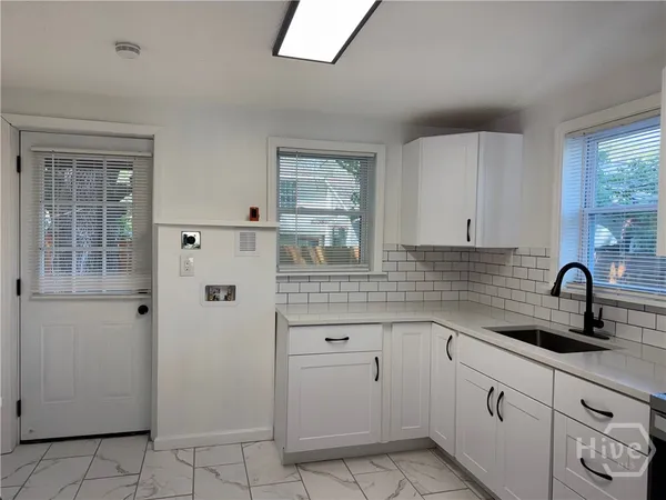 $1,300 | 239 Jenks Street, Savannah, GA 31415