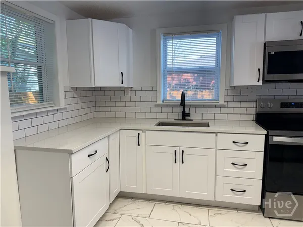 $1,300 | 239 Jenks Street, Savannah, GA 31415