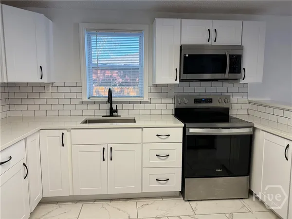 $1,300 | 239 Jenks Street, Savannah, GA 31415