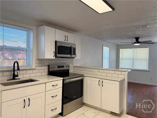 $1,300 | 239 Jenks Street, Savannah, GA 31415