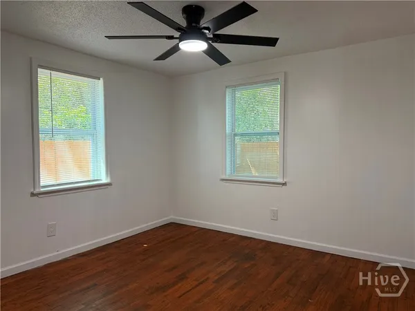 $1,300 | 239 Jenks Street, Savannah, GA 31415