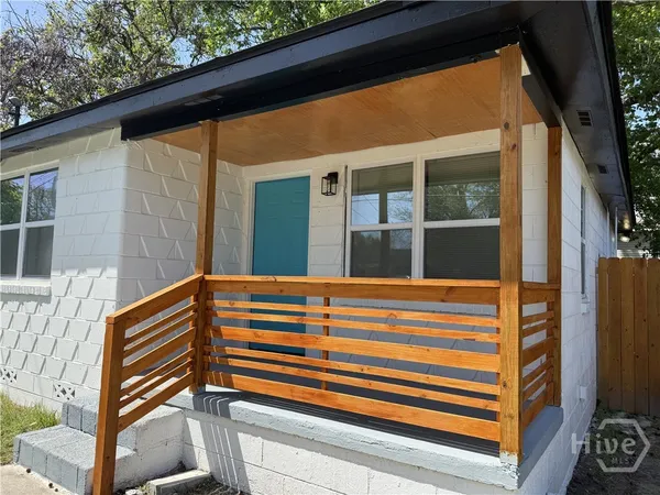 $1,300 | 239 Jenks Street, Savannah, GA 31415