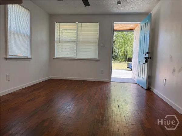 $1,300 | 239 Jenks Street, Savannah, GA 31415