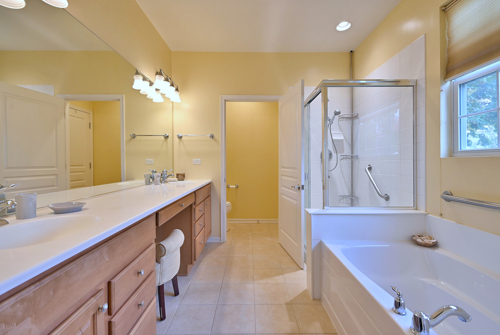 2832 Beacon Point Circle Elgin, IL 60124 - Photo 24 of 36 a bathroom with a tub sink and mirror