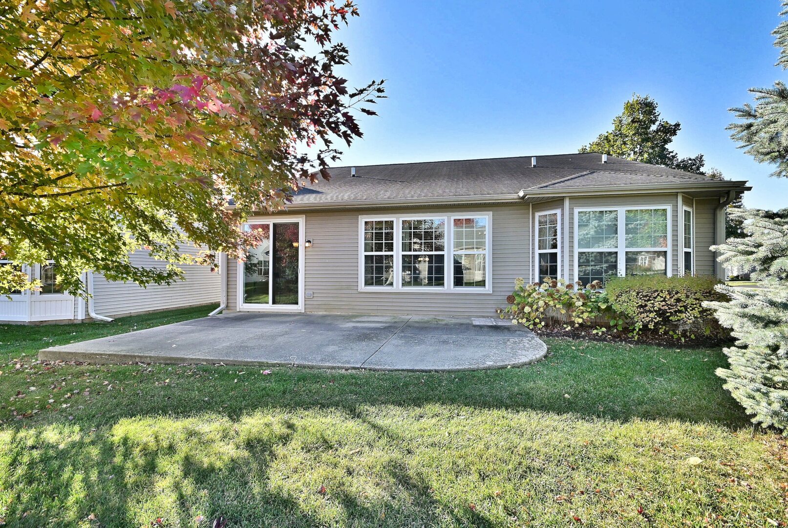 2832 Beacon Point Circle Elgin, IL 60124 - Photo 4 of 36 a front view of a house with a garden