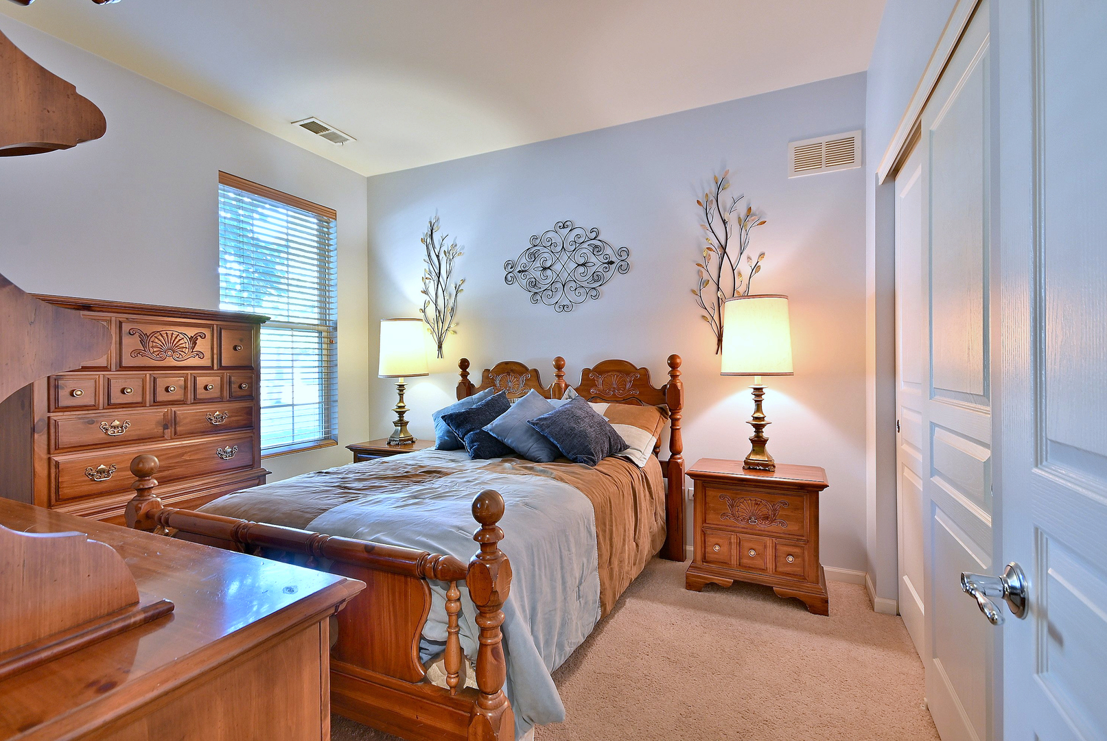 2832 Beacon Point Circle Elgin, IL 60124 - Photo 9 of 36 a bed room with a bed and a lamp