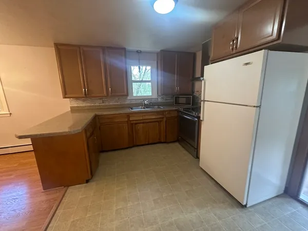 $2,400 | 242-244 Highland Street, Unit 2, Northbridge, MA 01534