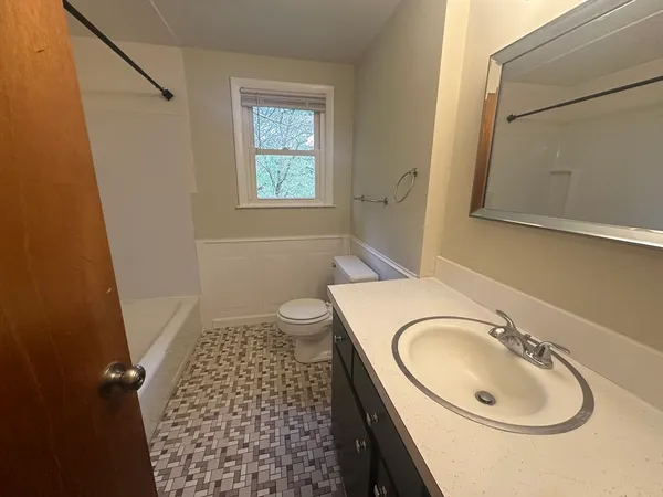 $2,400 | 242-244 Highland Street, Unit 2, Northbridge, MA 01534