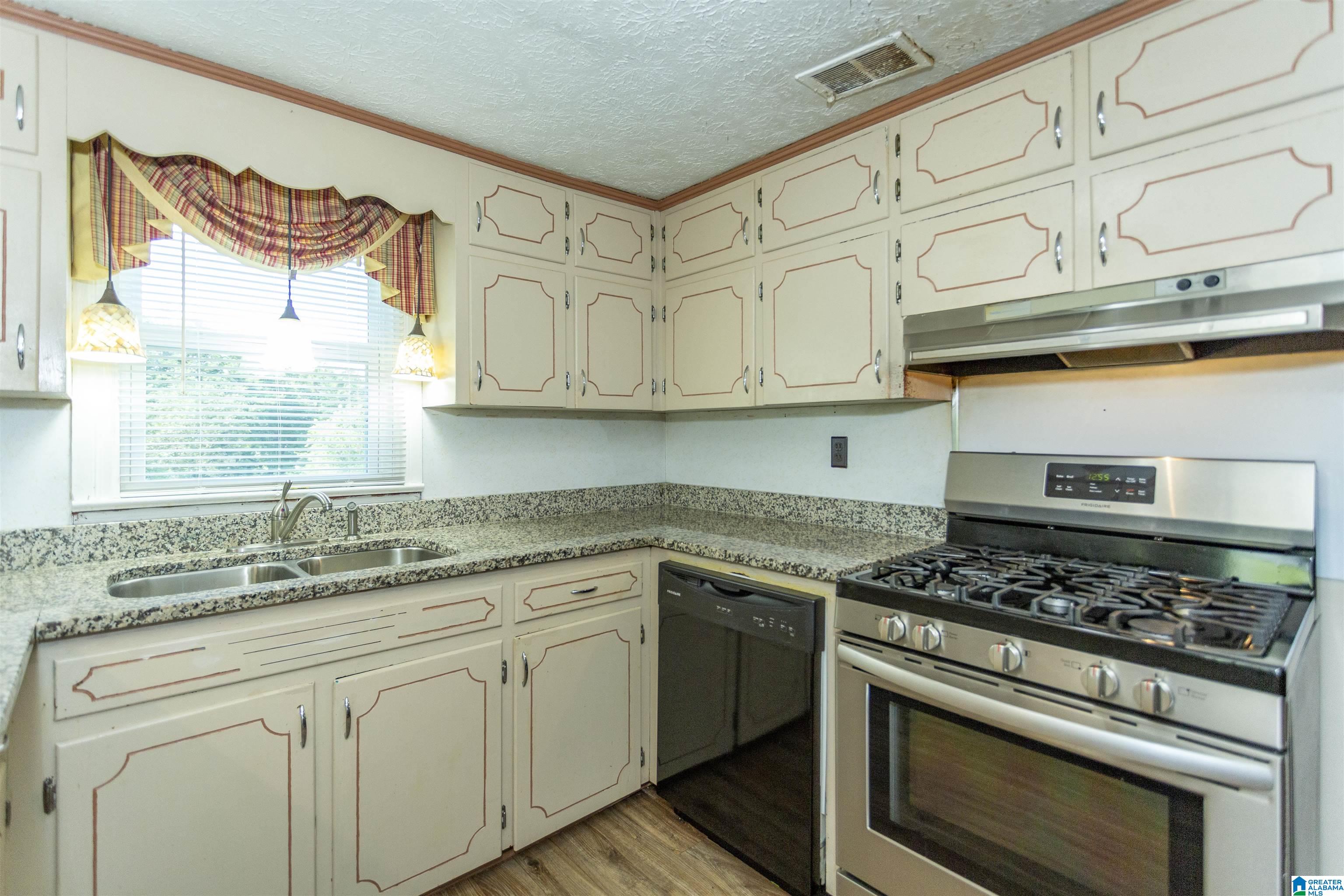 61 Idalia Road Talladega, AL 35160 - Photo 7 of 50