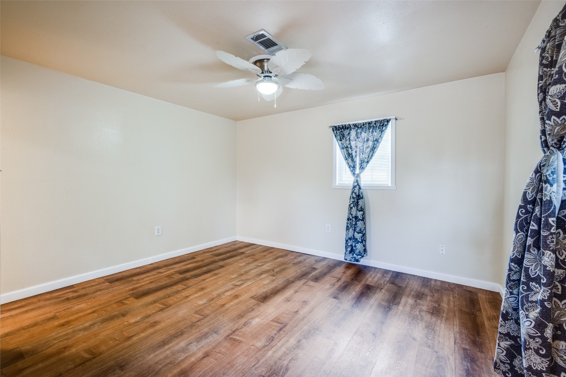 1200 West Phillips Street Alvin, TX 77511 - Photo 12 of 31 wooden floor in an empty room