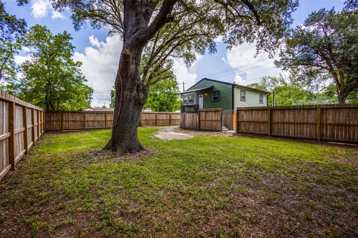 1200 West Phillips Street Alvin, TX 77511 - Photo 30 of 31