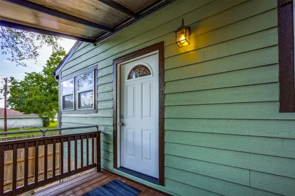 $1,500 | 1200 West Phillips Street, Alvin, TX 77511