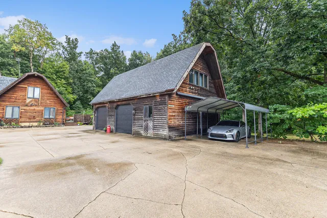 $685,000 | 4624 132nd Avenue, Hamilton, MI 49419