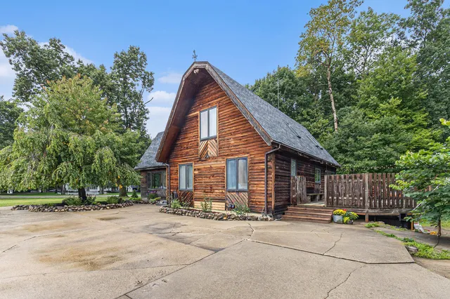 $685,000 | 4624 132nd Avenue, Hamilton, MI 49419